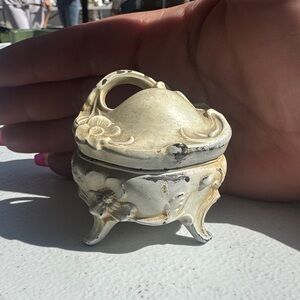 Vintage-Inspired Cream Jewelry Box